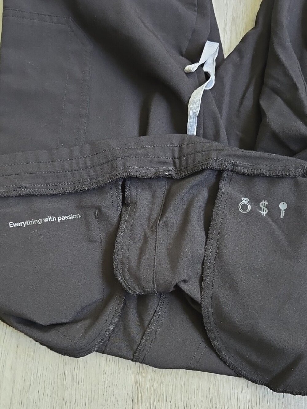 Figs Technical Collection -  Unisex Black cargo scrub pants, size S - Picture 13 of 17